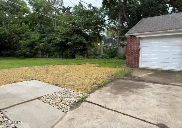 Photo 3 of Single family home for sale at 2108 Audubon Pl, Toledo, OH 43606 | MLS# 10013574 | Listing updated on 2026-09-18