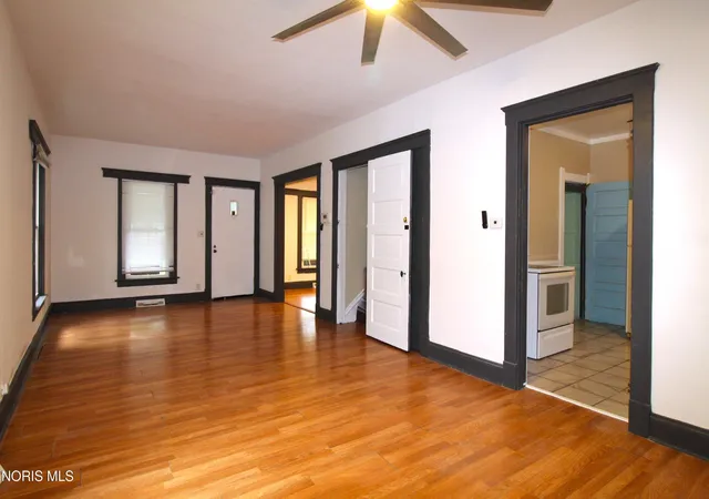 Photo 3 of Single family home for sale at 1139 Oakwood Ave, Toledo, OH 43607 | MLS# 10013554 | Listing updated on 2026-10-08