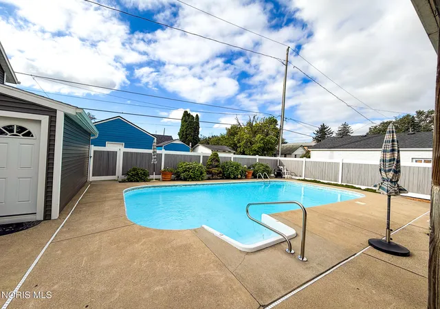 Photo 2 of Single family home for sale at 2922 113th Street, Toledo, OH 43611 | MLS# 10013874 | Listing updated on 2026-09-30