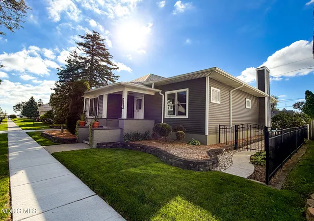 Photo 3 of Single family home for sale at 2922 113th Street, Toledo, OH 43611 | MLS# 10013874 | Listing updated on 2026-09-30