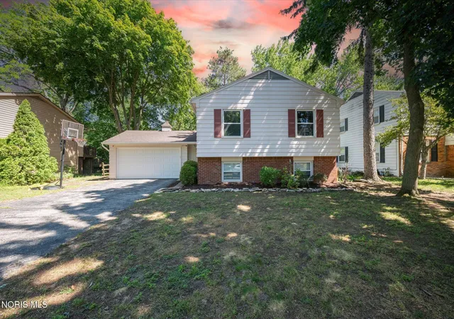 Photo 2 of Single family home for sale at 6448 Coppersmith Rd, Sylvania, OH 43560 | MLS# 10013585 | Listing updated on 2026-10-02