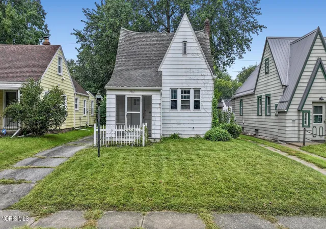 Photo 1 of Single family home for sale at 3317 Northwood Ave, Toledo, OH 43606 | MLS# 10013565 | Listing updated on 2026-09-17