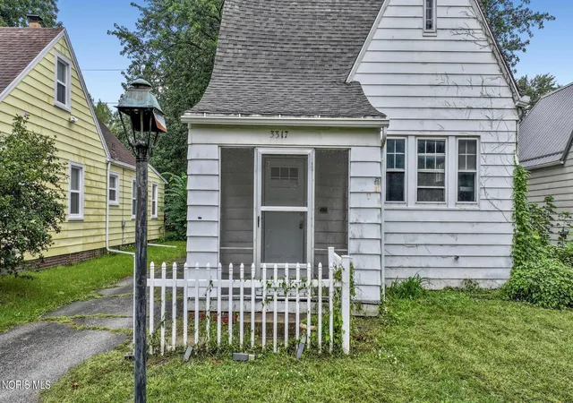 Photo 3 of Single family home for sale at 3317 Northwood Ave, Toledo, OH 43606 | MLS# 10013565 | Listing updated on 2026-09-17