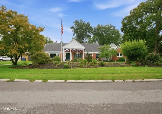 Photo 1 of Single family home for sale at 4331 Imperial Dr, Toledo, OH 43615 | MLS# 10013582 | Listing updated on 2026-10-17