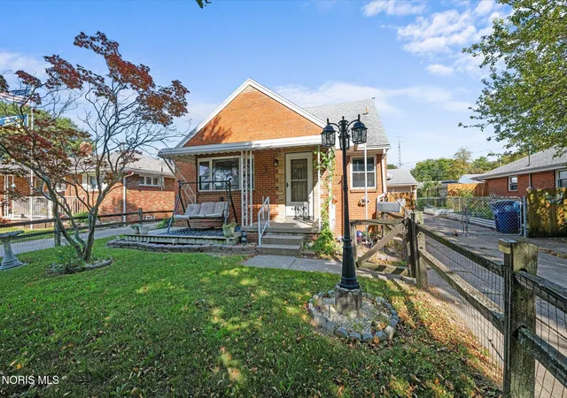 Photo 3 of Single family home for sale at 4414 282nd Street, Toledo, OH 43611 | MLS# 10013572 | Listing updated on 2026-09-28
