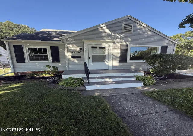 Photo 3 of Single family home for sale at 4114 S Detroit Ave, Toledo, OH 43614 | MLS# 10013642 | Listing updated on 2026-10-04