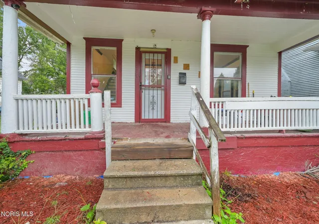 Photo 3 of Single family home for sale at 536 Acklin Ave, Toledo, OH 43620 | MLS# 10013671 | Listing updated on 2026-09-25