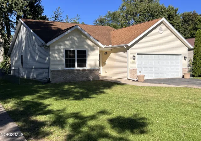 Photo 2 of Single family home for sale at 2223 Vaness Dr, Toledo, OH 43615 | MLS# 10013579 | Listing updated on 2026-09-23