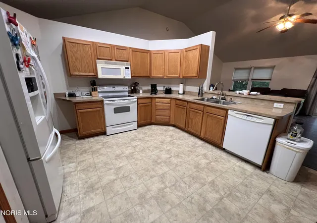 Photo 3 of Single family home for sale at 2223 Vaness Dr, Toledo, OH 43615 | MLS# 10013579 | Listing updated on 2026-09-23