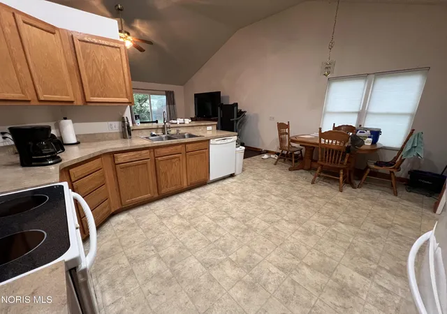 Photo 4 of Single family home for sale at 2223 Vaness Dr, Toledo, OH 43615 | MLS# 10013579 | Listing updated on 2026-09-23