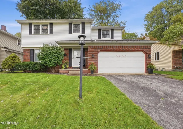 Photo 2 of Single family home for sale at 2822 Tarrytowne Dr, Toledo, OH 43613 | MLS# 10013629 | Listing updated on 2026-09-28