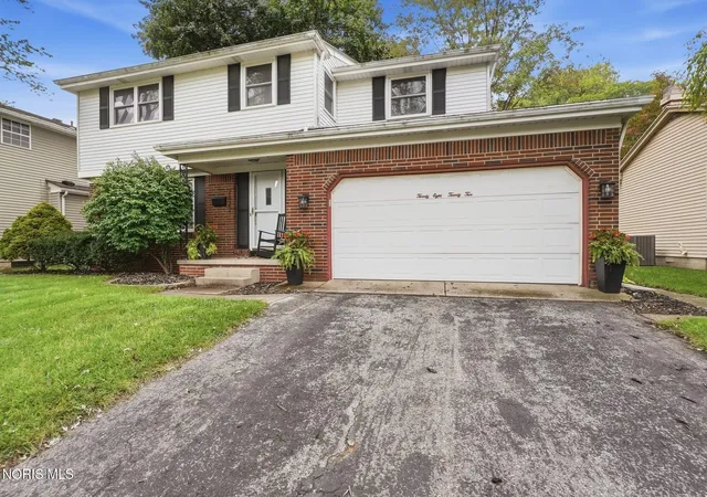 Photo 3 of Single family home for sale at 2822 Tarrytowne Dr, Toledo, OH 43613 | MLS# 10013629 | Listing updated on 2026-09-28