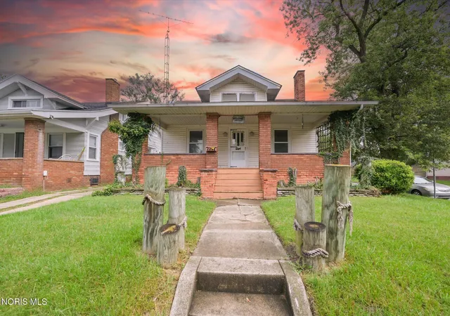 Photo 2 of Sale Pending at 4402 N Lockwood Ave, Toledo, OH 43612 | MLS# 10013605 | Listing updated on 2026-10-05