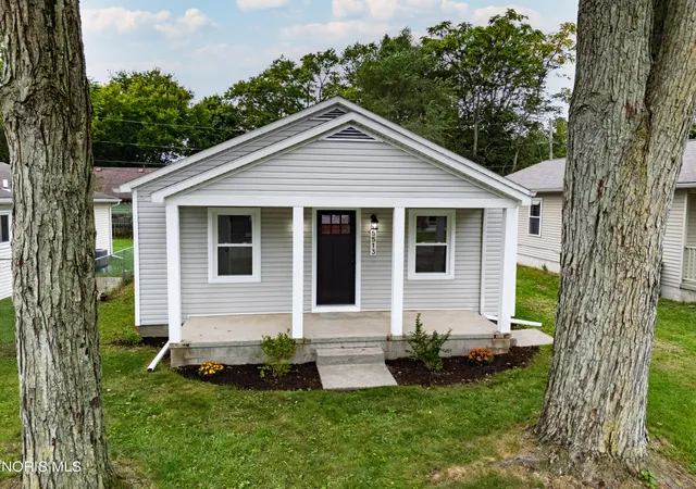 Photo 2 of Single family home for sale at 5513 Altsheler Dr, Sylvania, OH 43560 | MLS# 10013627 | Listing updated on 2026-09-22