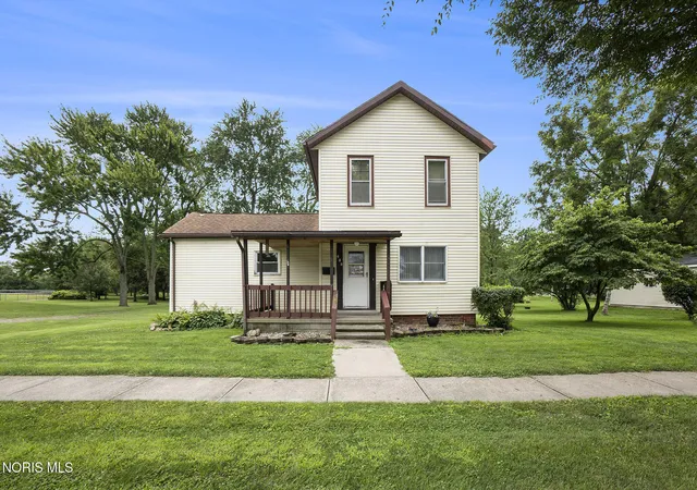 Photo 2 of Sale Pending at 433 E Main St, Napoleon, OH 43545 | MLS# 10013621 | Listing updated on 2026-10-01