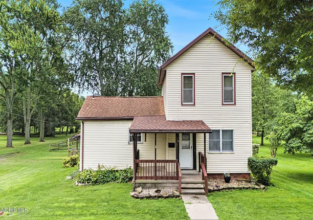 Photo 3 of Sale Pending at 433 E Main St, Napoleon, OH 43545 | MLS# 10013621 | Listing updated on 2026-10-01