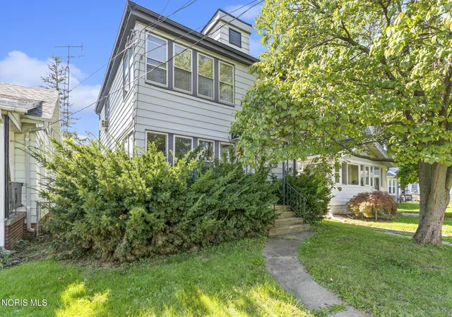 Photo 2 of Multi family home for sale at 578 Dearborn Ave, Toledo, OH 43605 | MLS# 10013622 | Listing updated on 2026-10-08