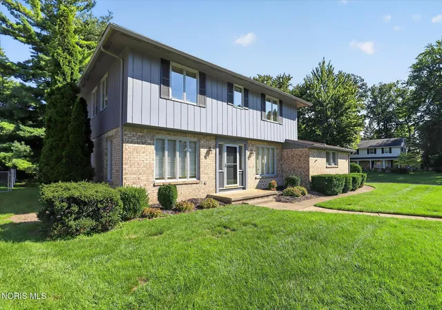 Photo 2 of Single family home for sale at 4524 Westbourne Rd, Toledo, OH 43623 | MLS# 10013624 | Listing updated on 2026-09-30