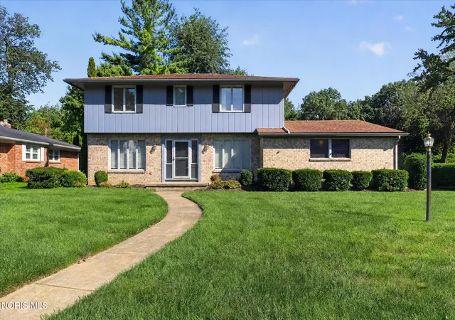 Photo 3 of Single family home for sale at 4524 Westbourne Rd, Toledo, OH 43623 | MLS# 10013624 | Listing updated on 2026-09-30