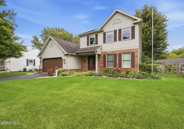 Photo 2 of Single family home for sale at 1579 Rosewood Dr, Bowling Green, OH 43402 | MLS# 10013637 | Listing updated on 2026-09-28