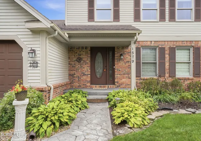 Photo 3 of Single family home for sale at 1579 Rosewood Dr, Bowling Green, OH 43402 | MLS# 10013637 | Listing updated on 2026-09-28