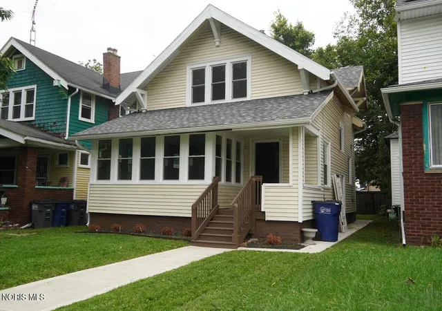 Photo 3 of Sale Pending at 1436 Goodale Ave, Toledo, OH 43606 | MLS# 10013838 | Listing updated on 2026-10-04