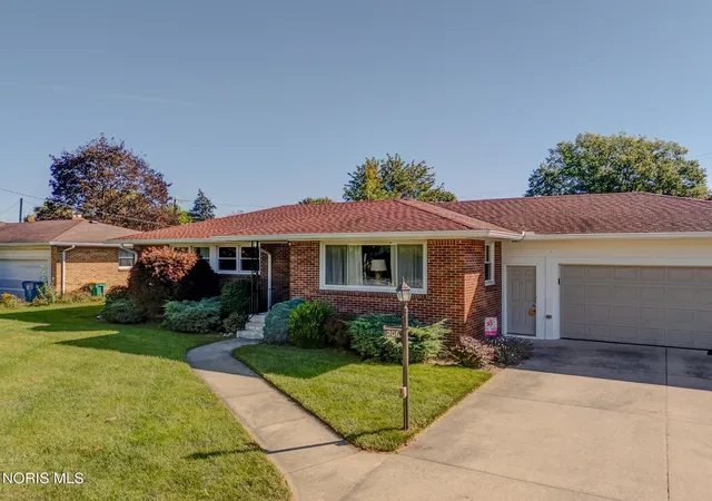 Photo 2 of Sale Pending at 206 Meadow Ln, Walbridge, OH 43465 | MLS# 10013651 | Listing updated on 2026-10-02