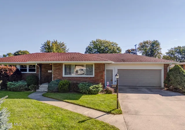 Photo 3 of Sale Pending at 206 Meadow Ln, Walbridge, OH 43465 | MLS# 10013651 | Listing updated on 2026-10-02