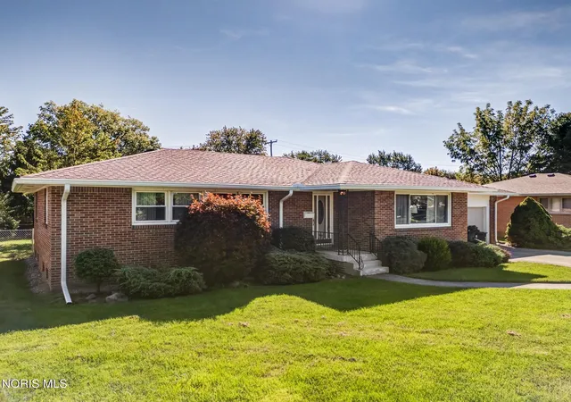 Photo 3 of Sale Pending at 206 Meadow Ln, Walbridge, OH 43465 | MLS# 10013651 | Listing updated on 2026-10-02