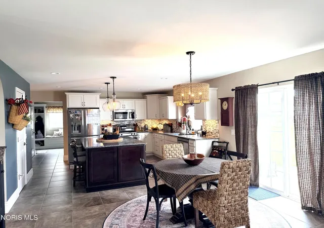 Photo 3 of Single family home for sale at 2861 Woods Edge Rd, Perrysburg, OH 43551 | MLS# 10013657 | Listing updated on 2026-09-25
