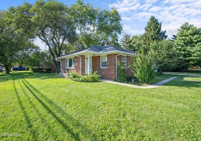 Photo 3 of Single family home for sale at 28509 Mccarty Dr, Perrysburg, OH 43551 | MLS# 10013663 | Listing updated on 2026-10-04