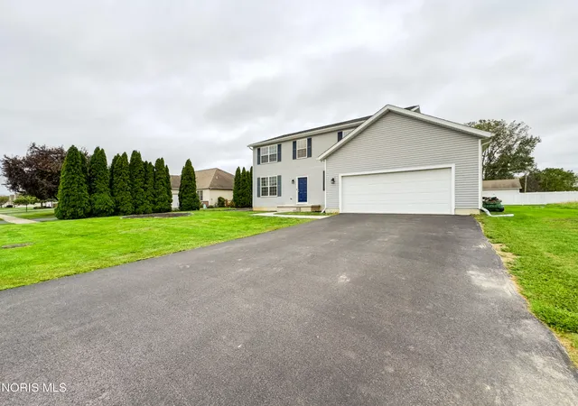 Photo 3 of Single family home for sale at 27821 Schriber St, Walbridge, OH 43465 | MLS# 10013697 | Listing updated on 2026-10-05