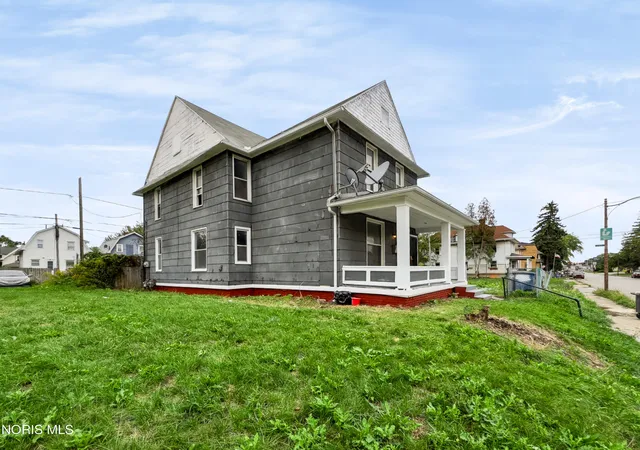 Photo 2 of Single family home for sale at 714 Oak St, Toledo, OH 43605 | MLS# 10013680 | Listing updated on 2026-10-13