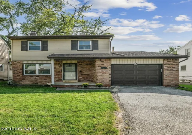 Photo 2 of Sale Pending at 3125 Strathmoor Ave, Toledo, OH 43614 | MLS# 10013676 | Listing updated on 2026-09-30