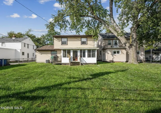 Photo 3 of Sale Pending at 3125 Strathmoor Ave, Toledo, OH 43614 | MLS# 10013676 | Listing updated on 2026-09-30