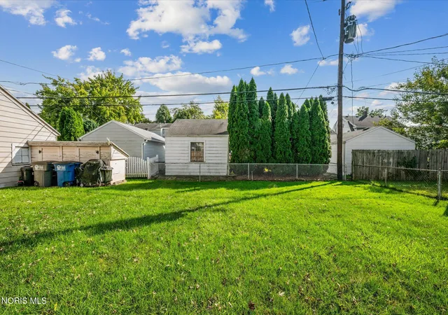 Photo 3 of Sale Pending at 3125 Strathmoor Ave, Toledo, OH 43614 | MLS# 10013676 | Listing updated on 2026-09-30
