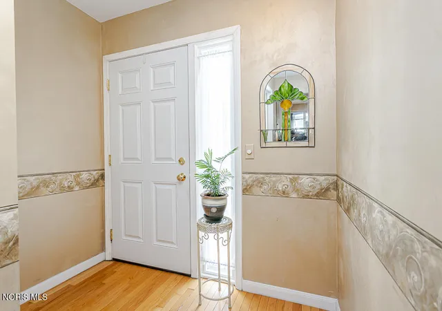Photo 3 of Condo for sale at 5146 Regency Dr #2, Toledo, OH 43615 | MLS# 10013669 | Listing updated on 2026-10-06