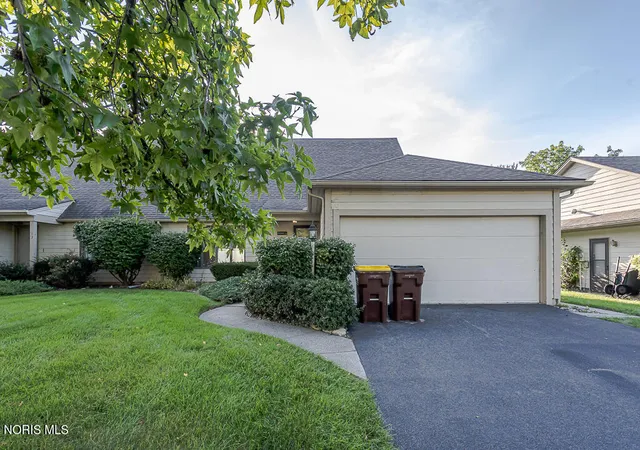 Photo 3 of Sale Pending at 15 Gatewood Dr, Waterville, OH 43566 | MLS# 10013667 | Listing updated on 2026-10-04