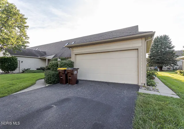Listing Photo 4 - Condo for sale in building located at 15 Gatewood Dr, Waterville, OH 43566