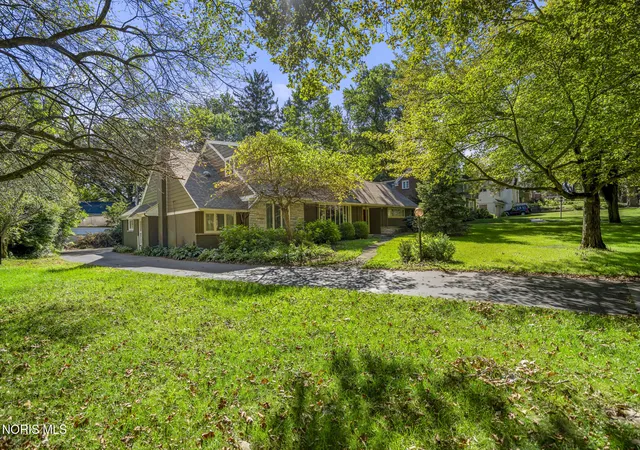 Photo 3 of Single family home for sale at 2242 Dundas Rd, Ottawa Hills, OH 43606 | MLS# 10013678 | Listing updated on 2026-09-28
