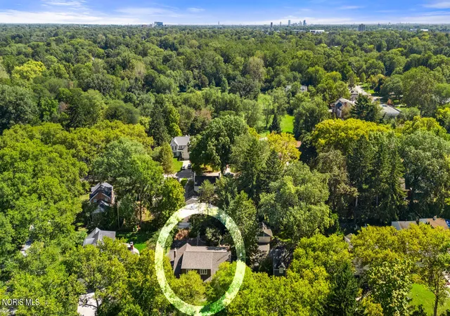 Photo 4 of Single family home for sale at 2242 Dundas Rd, Ottawa Hills, OH 43606 | MLS# 10013678 | Listing updated on 2026-09-28