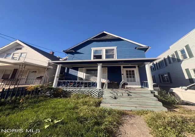 Photo 2 of Single family home for sale at 1221 Starr Ave, Toledo, OH 43605 | MLS# 10014785 | Listing updated on 2026-10-15