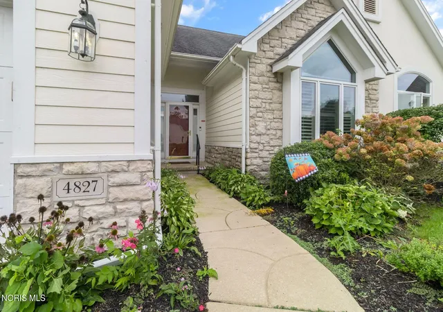 Photo 4 of Sale Pending at 4827 Marble Cliff Blvd, Sylvania, OH 43560 | MLS# 10013699 | Listing updated on 2026-09-29