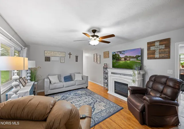 Photo 4 of Single family home for sale at 23348 W Centerfield Dr, Genoa, OH 43430 | MLS# 10013685 | Listing updated on 2026-10-07