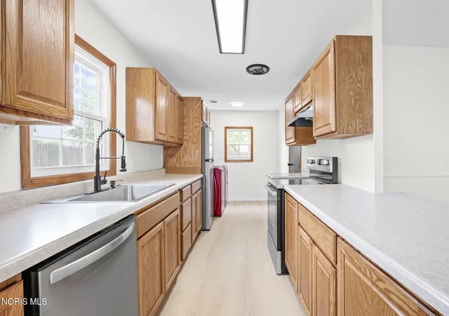 Photo 3 of Single family home for sale at 1237 Vincent St, Findlay, OH 45840 | MLS# 10013900 | Listing updated on 2026-10-02