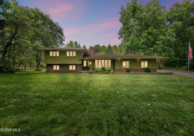 Single family home for sale at 10804 Reed Rd, Monclova, OH 43542 | MLS# 10013706