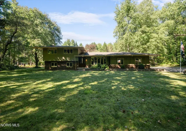 Photo 2 of Single family home for sale at 10804 Reed Rd, Monclova, OH 43542 | MLS# 10013706 | Listing updated on 2026-09-29