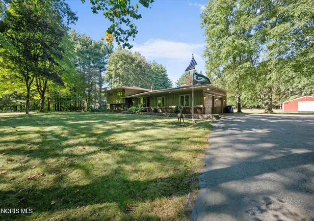Photo 3 of Single family home for sale at 10804 Reed Rd, Monclova, OH 43542 | MLS# 10013706 | Listing updated on 2026-09-29