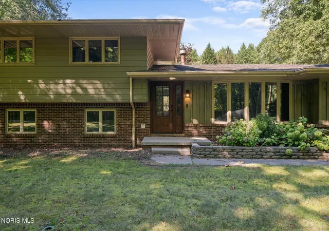 Photo 4 of Single family home for sale at 10804 Reed Rd, Monclova, OH 43542 | MLS# 10013706 | Listing updated on 2026-09-29