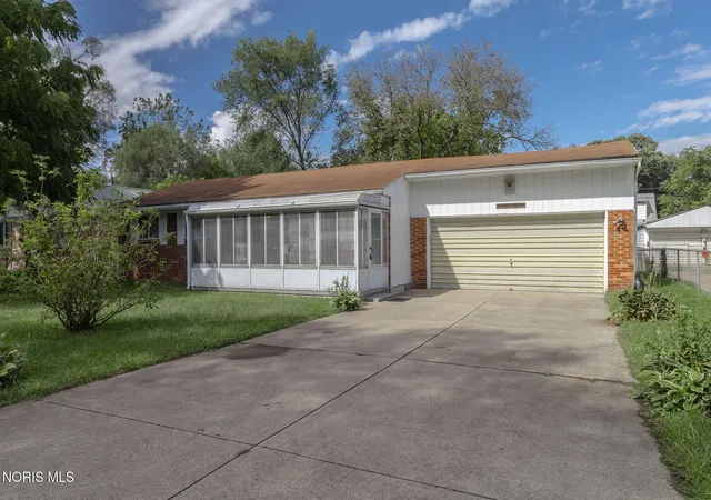 Photo 3 of Single family home for sale at 1718 Welker Ave, Toledo, OH 43613 | MLS# 10014458 | Listing updated on 2026-10-16